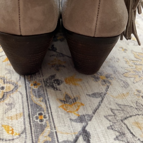 🎉🎉PRICE DROP🎉FRINGED BOOTIE BEIGE SOFT LEATHER SAM EDELMAN - Picture 5 of 13